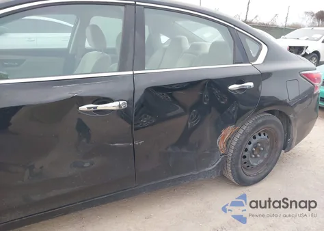 2015 Nissan Altima 2.5 из США, поврежденный, VIN 1N4AL3AP4FC284870